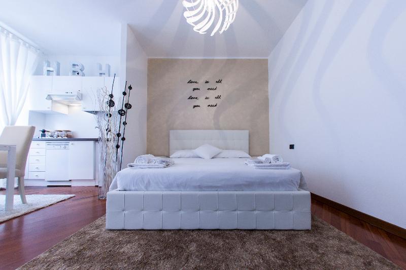 Hemeras Boutique Homes - Design Apartments In Milan Center Luaran gambar